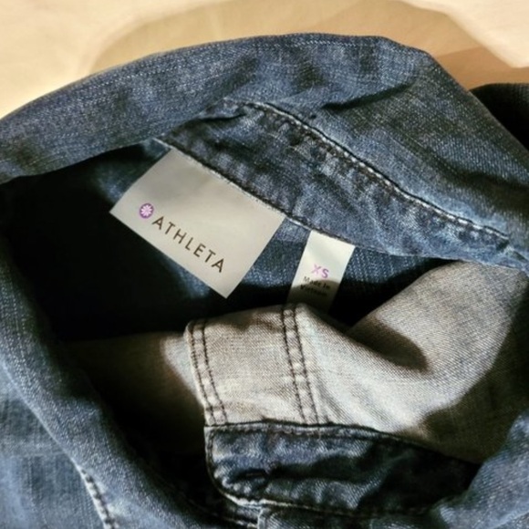 NWT Athleta Bootjack Chambray Split Back Button Down - Picture 5 of 7